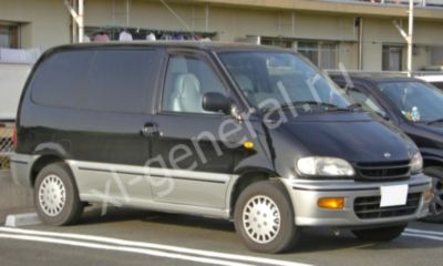 Лобовое стекло Nissan Serena C23